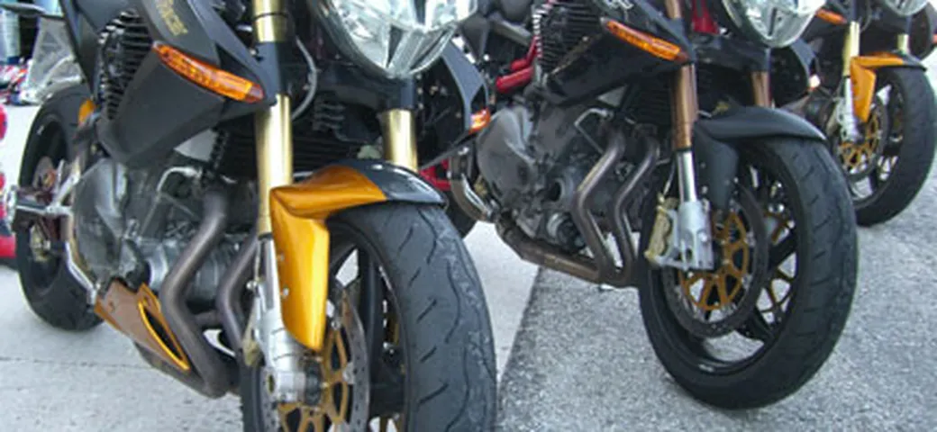 Benelli: Tnt Sport Vs Cafè Racer
