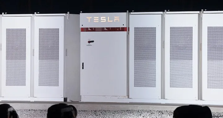Tesla invia le sue batterie a Porto Rico, devastata dall'uragano Maria