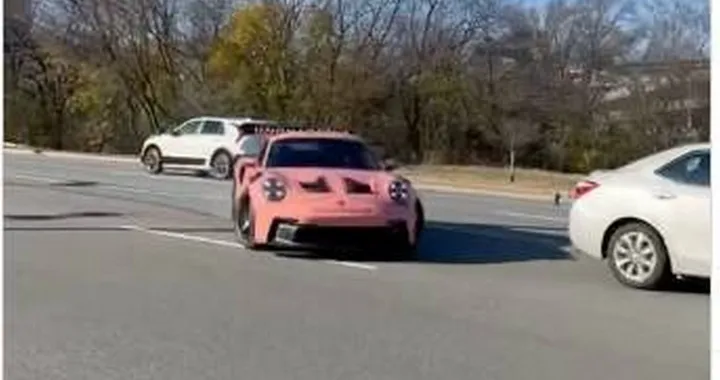 Porsche 911 GT3 RS: sorpasso in stile stuntman | Video