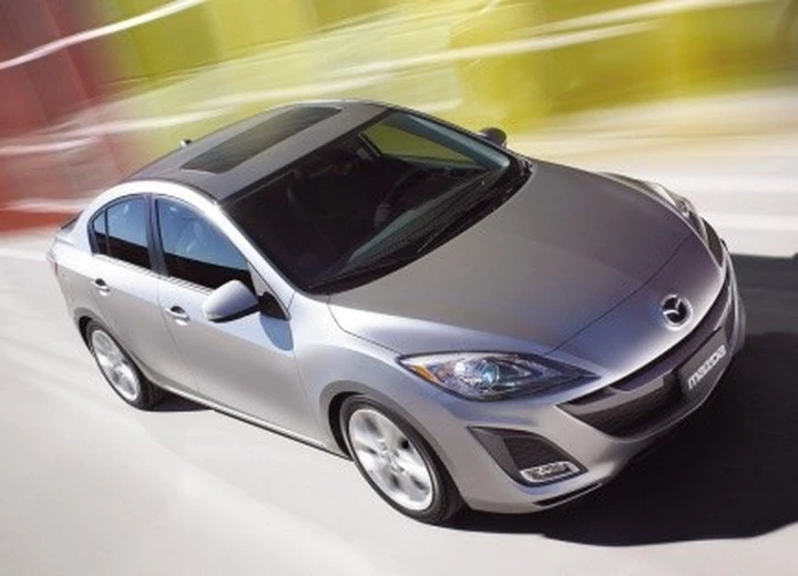 Mazda3 : esordio con la coda