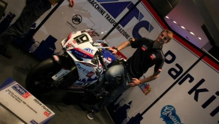 SBK: serata ParkinGO MTC Racing a Milano con Davies e Scassa