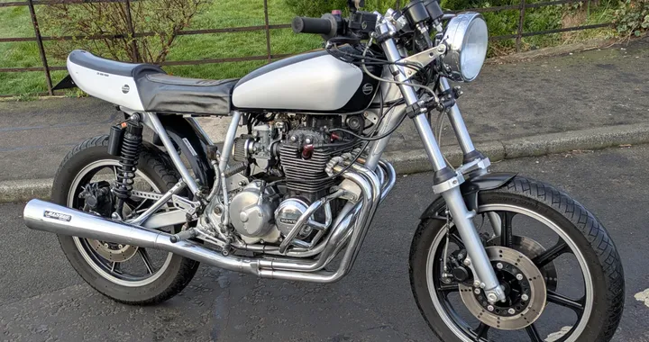Era un rottame, ora fa girare le teste: la Honda CB400F che sfida i puristi
