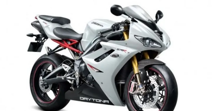 Triumph Daytona 675R 2011: estremizzazione della media sportiva inglese