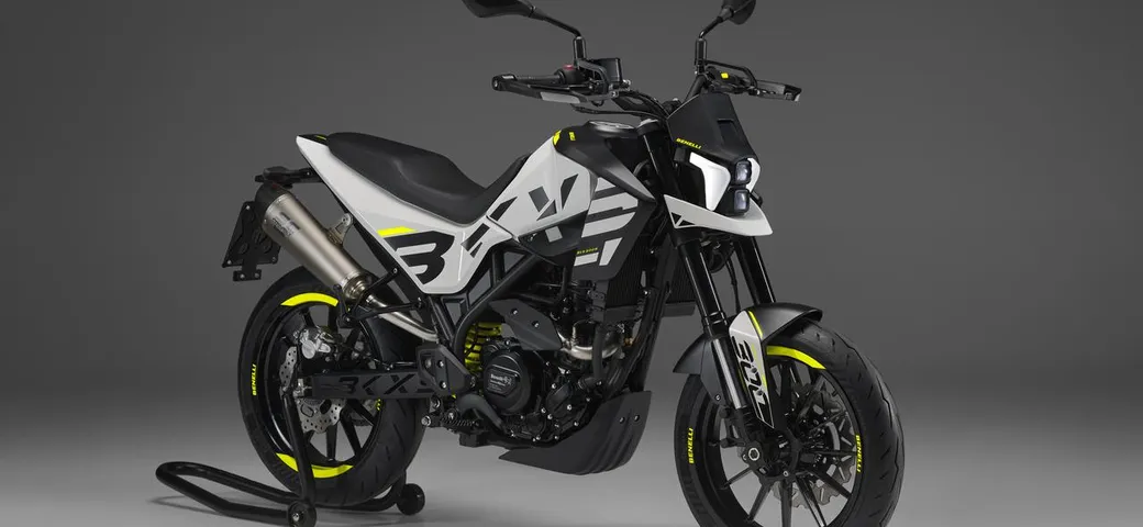 Benelli BKX 300 S 2024: debutta la nuova moto polivalente [FOTO]