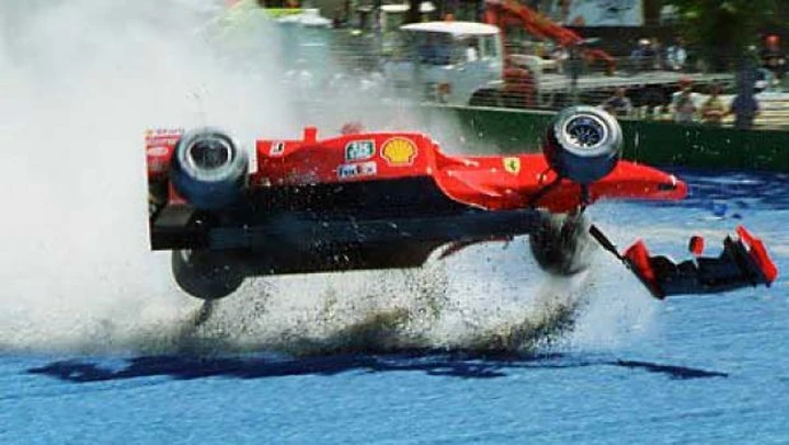 Lista: i 5 cappottamenti più spettacolari della F1 (Senza conseguenze)