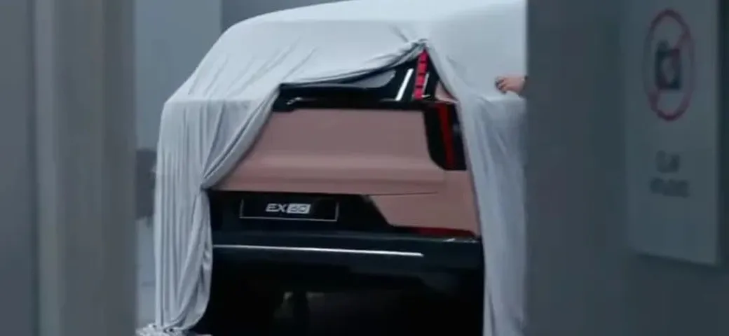 Volvo EX60, un'immagine scopre la forma del SUV di fascia alta