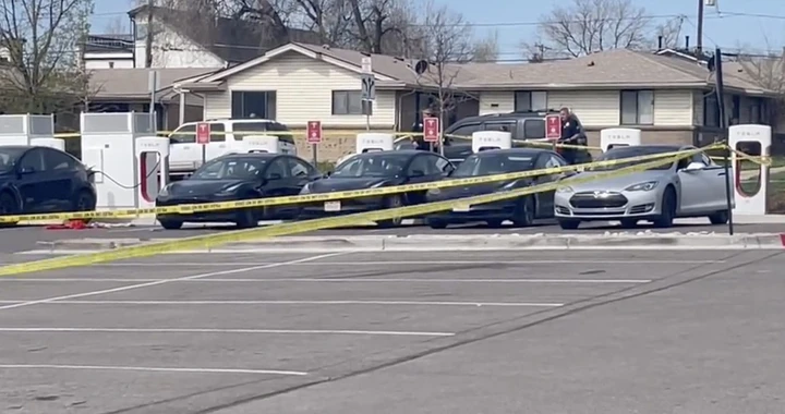 Tesla: litigano per ricaricare l'auto, sparatoria mortale al supercharger