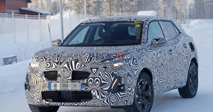 Nuova Peugeot 2008: prime foto spia della prossima generazione