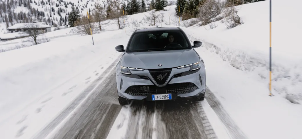 Alfa Romeo Junior Ibrida, ora è anche a trazione integrale Q4