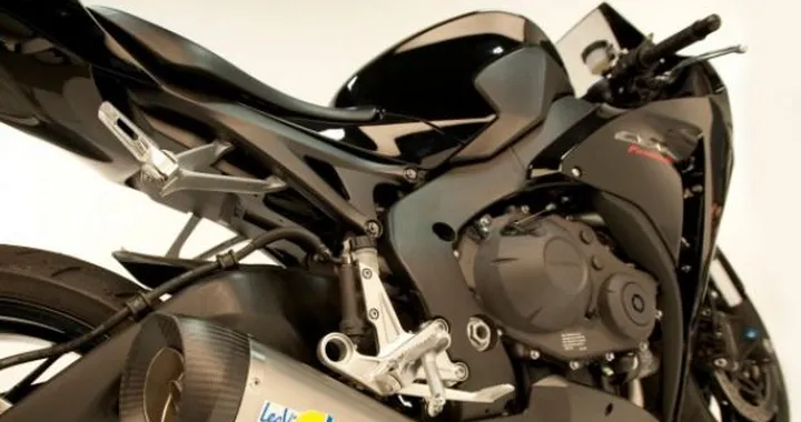 Leovince SBK: novità per T-MAX 530, ER-6N e CBR1000RR Fireblade 2012