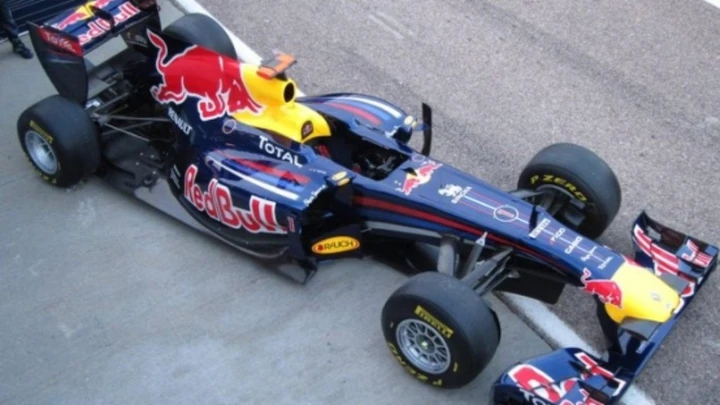 F1: la Red Bull suona l'inno italiano con il V8