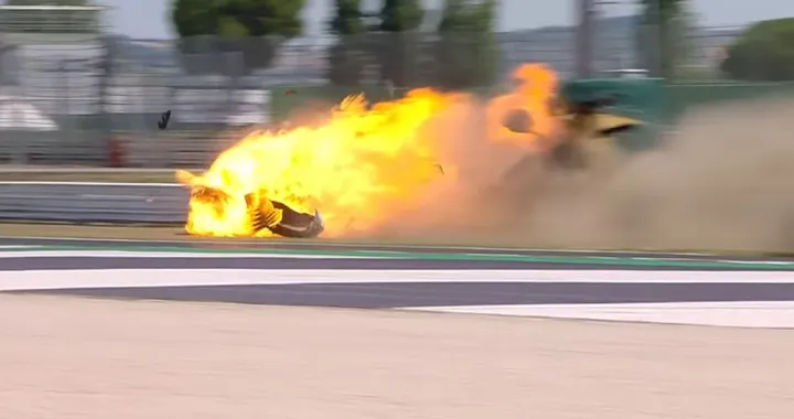Incidente spaventoso a Misano, Lamborghini Huracan va a fuoco