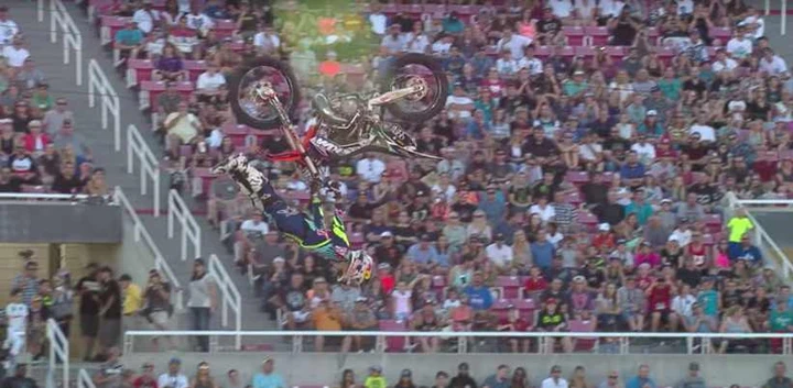 Motocross: il primo double front flip [Video]