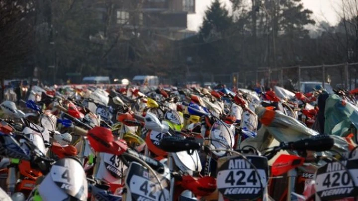 Una rossa alle grandi manovre - Husqvarna TE 449 al Touquet