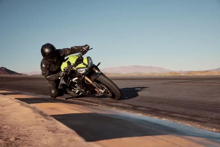 Hypernaked d’élite: ecco la nuova Triumph Speed Triple RX in soli 1.200 esemplari