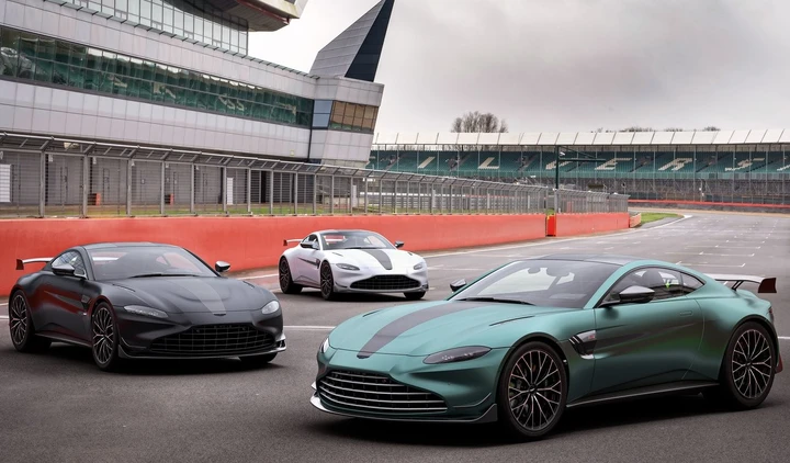 Aston Martin Vantage: allo studio la RS col motore V12?