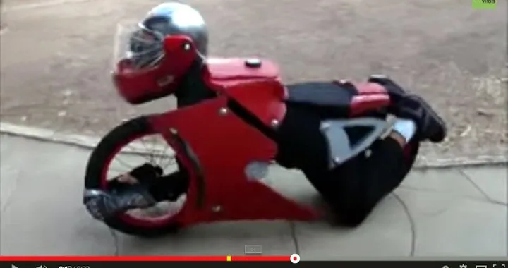 Se a carnevale ci si traveste da motocicletta [Video]