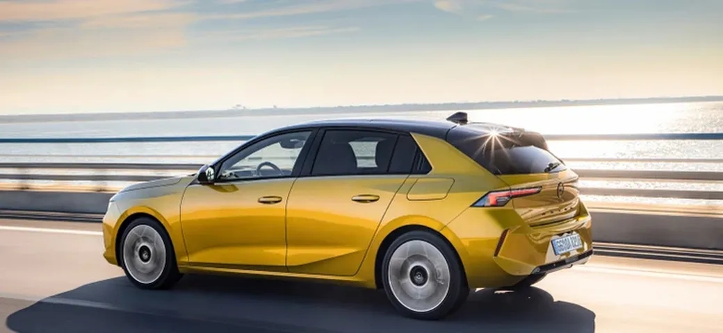 Nuova Opel Astra Plug-in Hybrid: 196 CV e 83 km di autonomia in EV