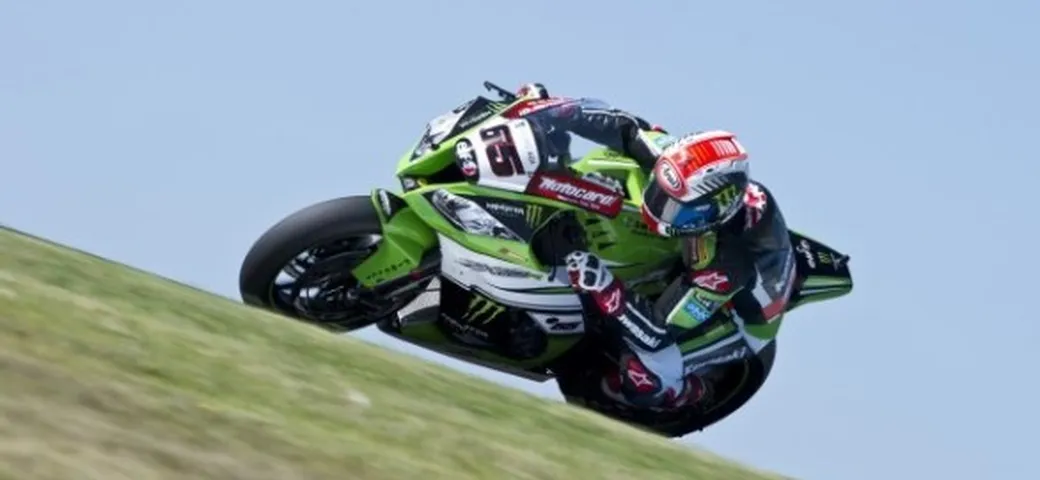 Sbk Phillip Island, show di Rea (Kawasaki) e Haslam (Aprilia): uno a uno!