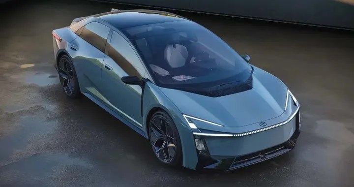 Nuova Toyota Corolla, l’ibrido punta sull’efficienza: consumi ridotti fino al 20%