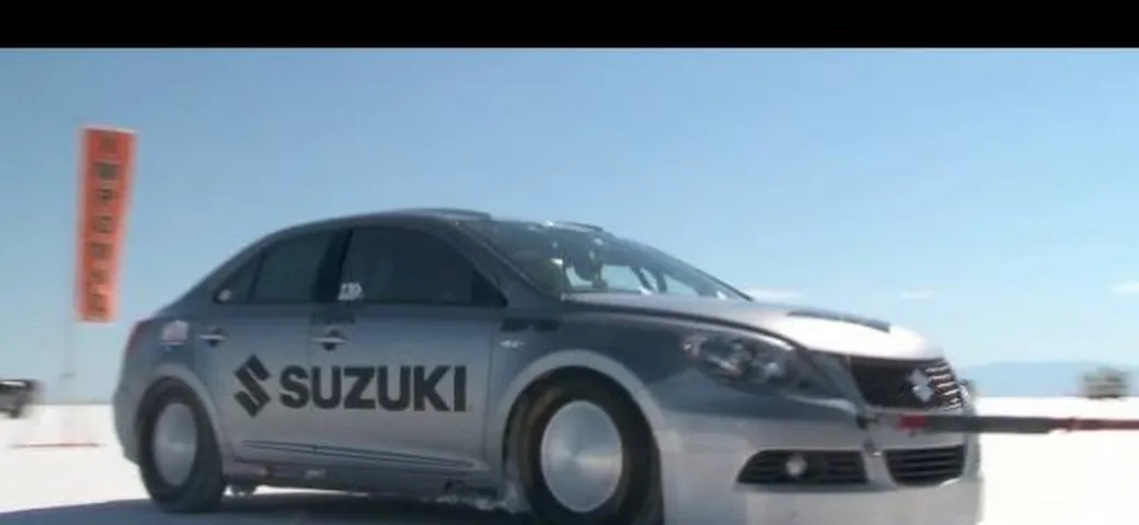 Video: la Suzuki Kizashi da 325 km/h