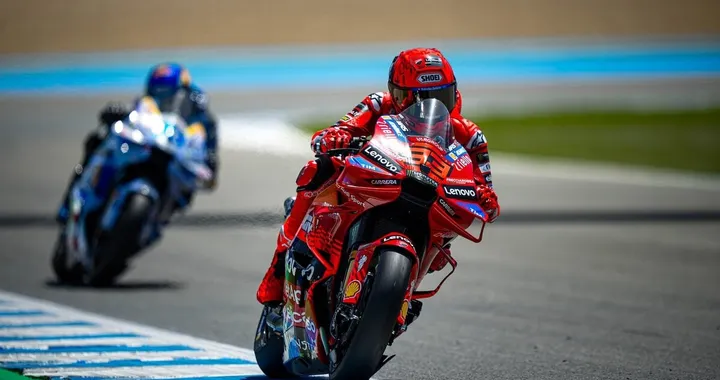 MotoGP Ungheria 2025: Marquez in pole al Balaton Park, Bezzecchi e Di Giannantonio in prima fila