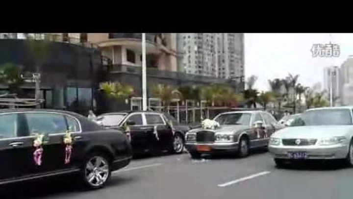 Video: corteo di supercar al matrimonio Cinese
