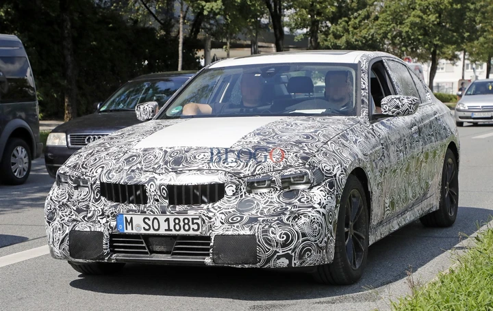 BMW Serie 3 2018: foto spia