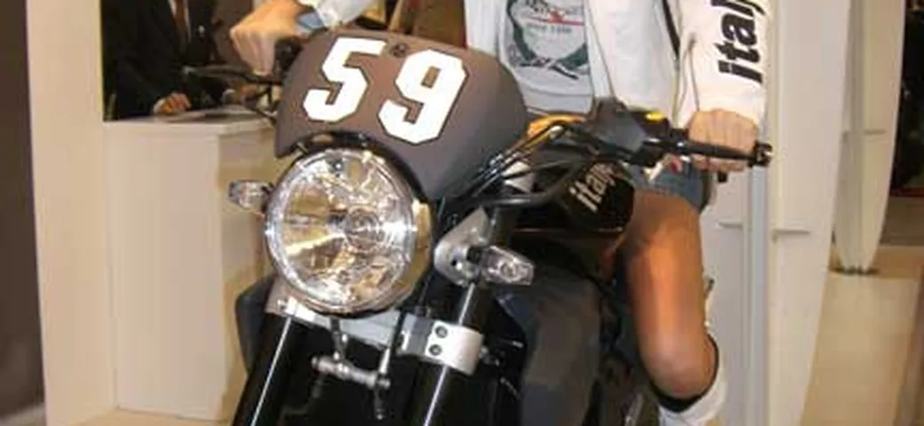 Eicma 2006: le Girls - Atto 5