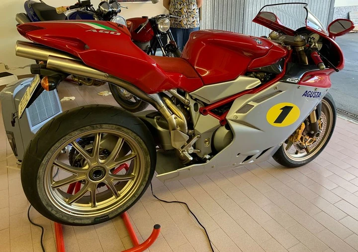 MV Agusta F4 Ago: in vendita l'esemplare appartenuto ad Agostini. Il prezzo? Spaventoso!
