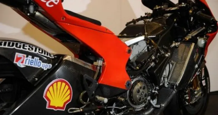 MotoGP a Losail: la Desmosedici GP9 nuda