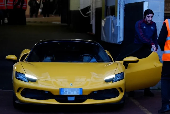 Brutta disavventura per Tonali, il posteggiatore gli batte la Ferrari