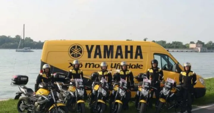 Yamaha XJ6 sulle strade del Giro