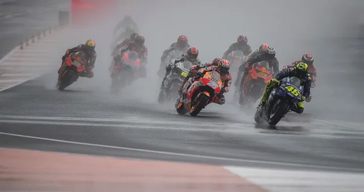 MotoGP Valencia, Rossi avrebbe vinto senza bandiera rossa? Sì. Ecco perché