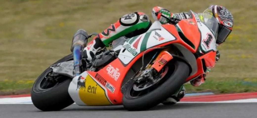 WSBK: Gara2 fotocopia a Brno, ma questa volta a vincere è Max Biaggi. Melandri subito dietro e Checa terzo.