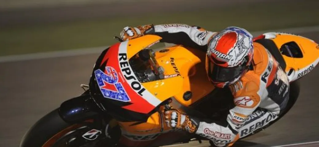 MotoGP: Missile Stoner precede Pedrosa nelle FP1 a Losail. Quinto Rossi