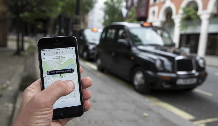 Uber: a Londra si possono scegliere anche i taxi Black Cab