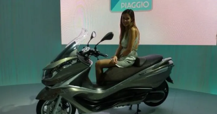 Piaggio X10 2012: Salone Eicma Milano 2011