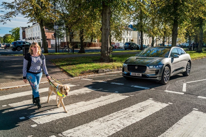 Full-Electric Jaguar I-PACE: il suono che protegge i pedoni