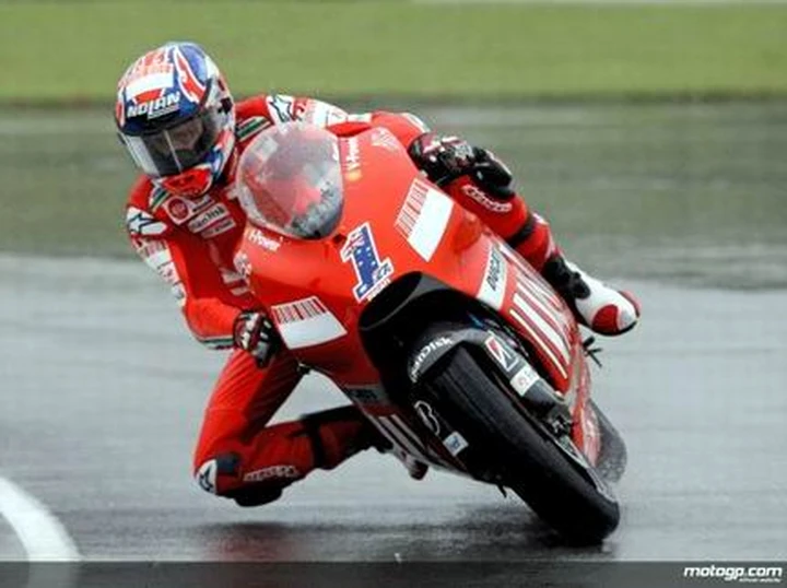 Sachsenring: Stoner trionfa, Pedrosa cade, Rossi secondo e ringrazia