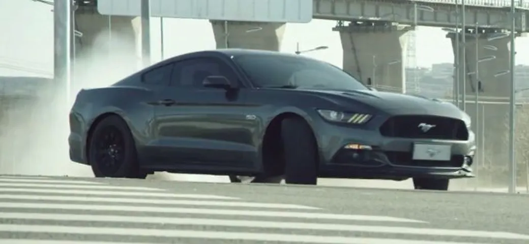 Ford Mustang: in drift con Vaughn Gittin Jr. [Video]
