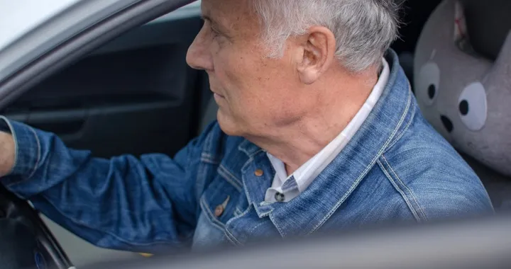 Patente di guida, come funziona il rinnovo per gli over 70