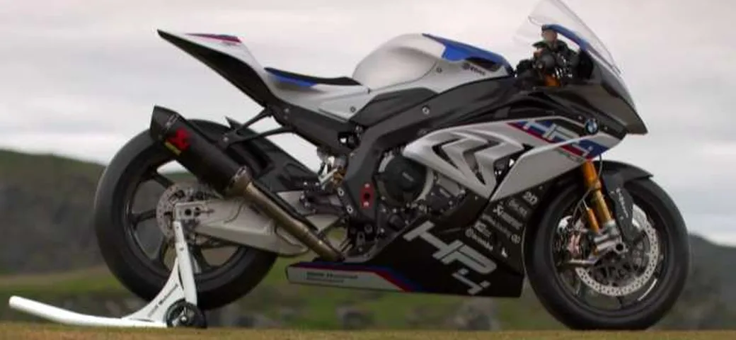 BMW HP4 Race: al Tourist Trophy con Peter Hickman [Video]
