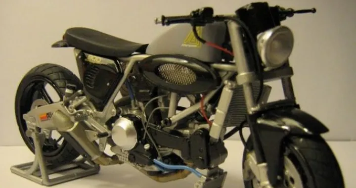 Mini Ducati "Diavel" 2007 scala 1:12