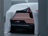 Volvo EX60, un'immagine scopre la forma del SUV di fascia alta