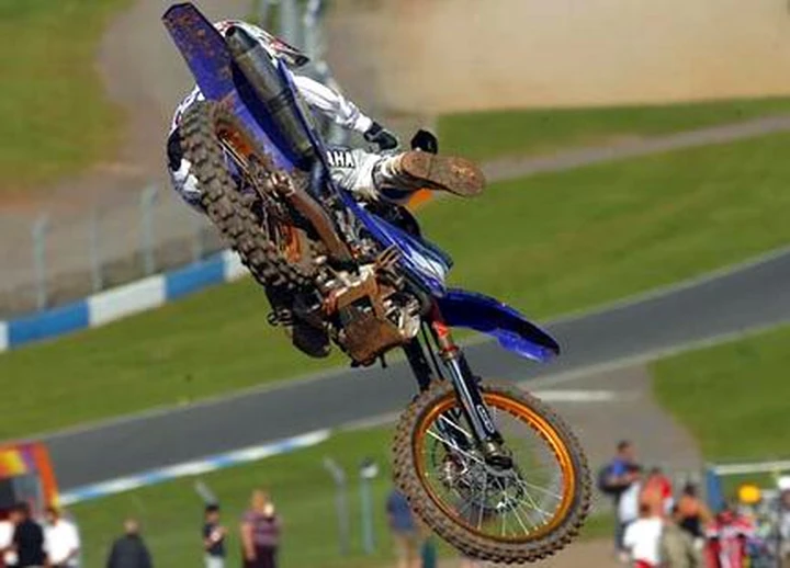 Cairoli nel mito già in scia ad Everts: vince al debutto nella MX1!
