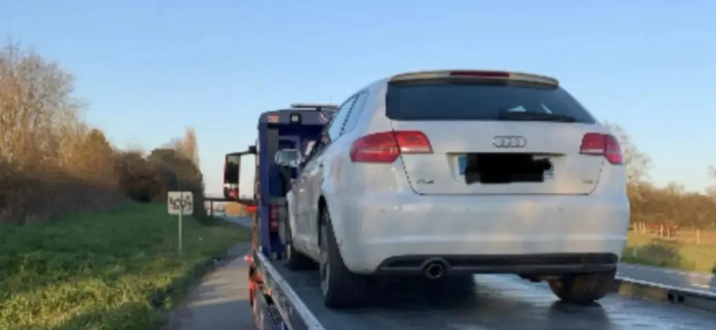 Sfreccia a 180 km/h con l'Audi A3 con limite a 90: veicolo sequestrato