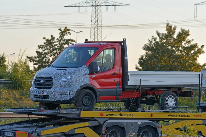 Ford Transit 2019: le foto spia del facelift