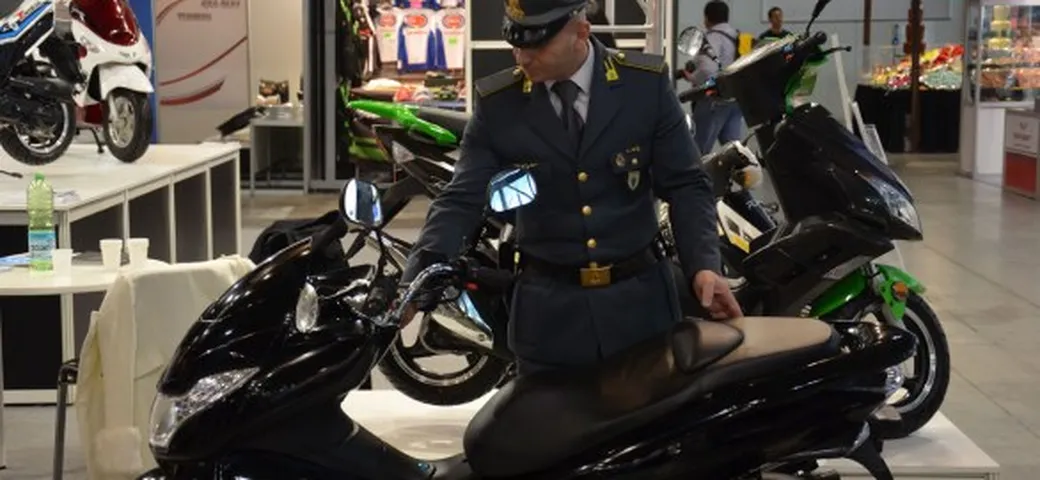 EICMA: GdF sequestra cloni di Honda PCX