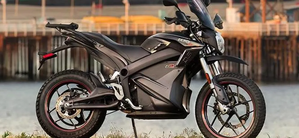 Zero Motorcycles festeggia 10 anni di moto elettriche con la DSR in edizione limitata